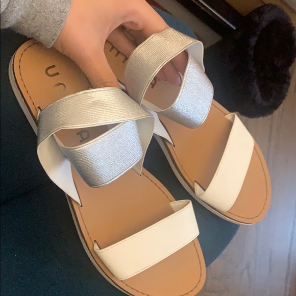 Size 8 sandals - Picture 2 of 3